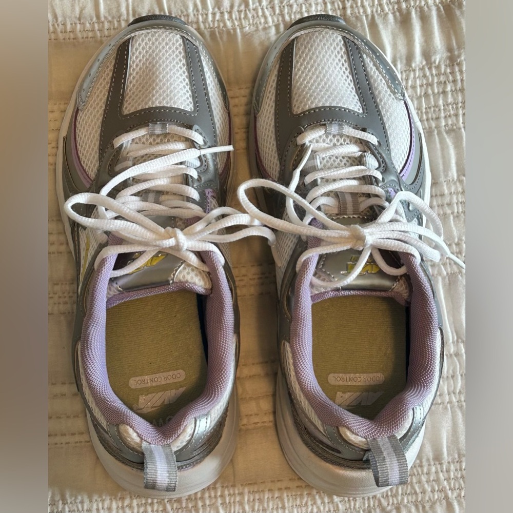 NWOT Avia Women's Sneakers with Leather Upper size 8W - Picture 5 of 6